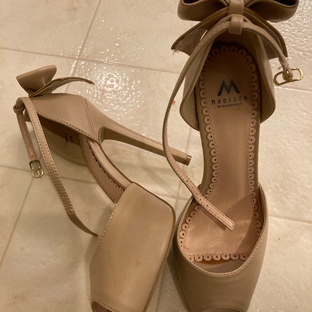 High heels bows